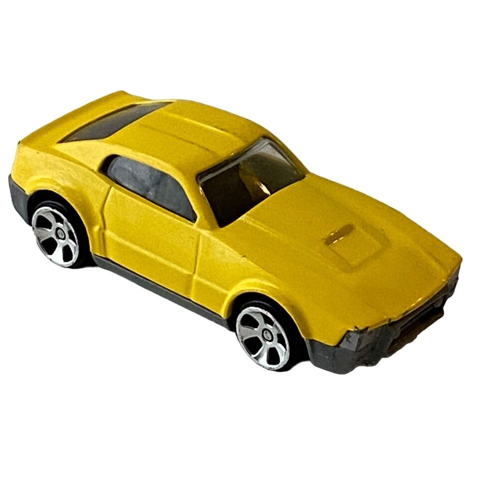 Diecast Muscle Car Yellow H15 Toy Vehicle 1:64 Coupe Hood Trunk Spoiler